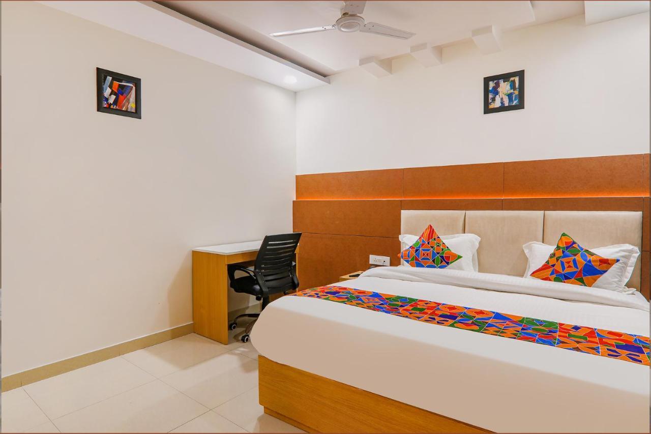 Hotel Fabhotel Ananda