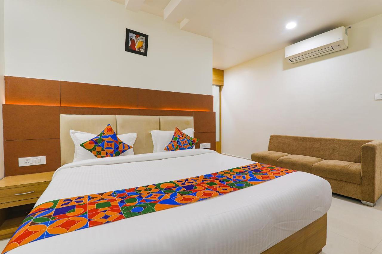 Hotel Fabhotel Ananda 3*